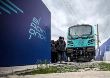 Yerli ve Milli Elektrikli Lokomotif E5000 Raylara İniyor