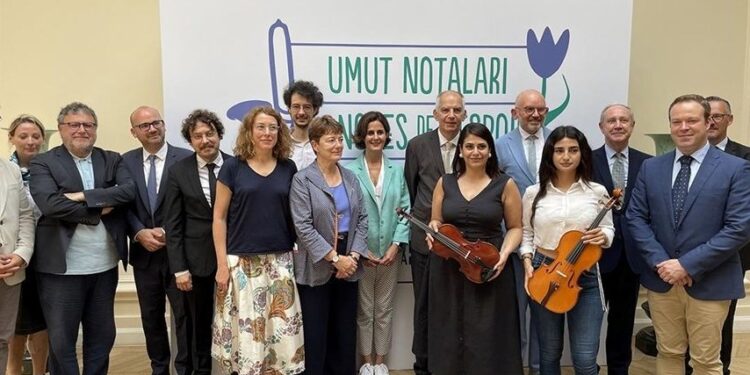 Depremzedelere destek vermeyi amaçlayan “Umut Notaları” projesi başlıyor