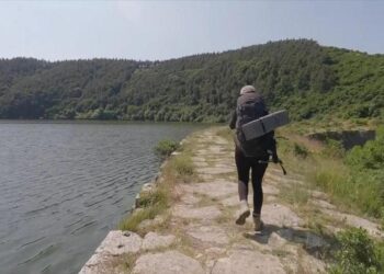 Alman kadın depremzedeler için Viyana’dan İstanbul’a yürüdü