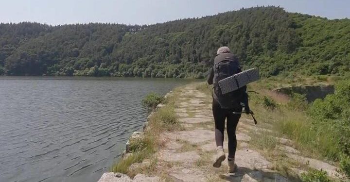 Alman kadın depremzedeler için Viyana’dan İstanbul’a yürüdü