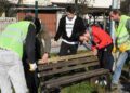 Üniversiteli öğrenciler çocuklar için parkları onardı