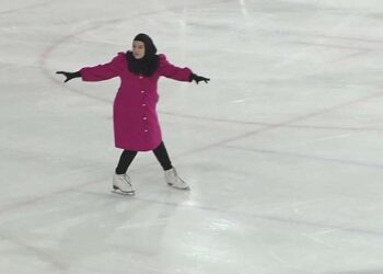 İlk başörtülü buz pateni sporcularından biri oldu