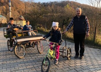 Atık malzemelerden bisiklet yapan imam çocukları sevindiriyor