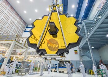 NASA’nın James Webb teleskobu ilk kez uzayda karbon molekülü tespit etti