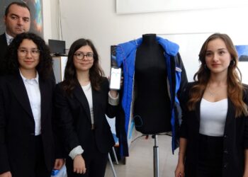 Samsun’da Lise öğrencileri kutuplar için tasarladığı mont için ödüller aldı