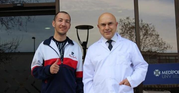 Üniversite yıllarında tanıştığı Parkinson’u beyin pili ile yendi