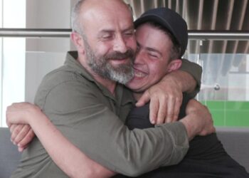 Babası sayesinde yaşama tutundu