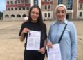 Rize’de anne ile kızı aynı okulda sınava girdi
