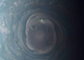 NASA’nın uzay aracı, Jüpiter’de “yeşil parlak bir kürenin” fotoğrafını çekti