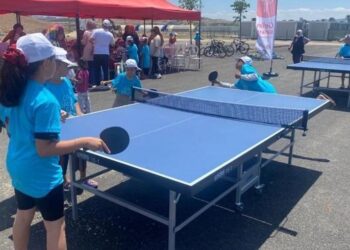 ’Uçan Raketler’ Kahramanmaraş konteyner kentteki çocuklarla buluştu