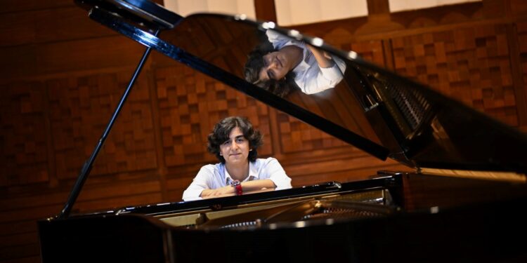 Salgın sürecinde geliştirdiği müzik yeteneği 15 yaşındaki Efe Öksüz’e İtalya’da birincilik getirdi