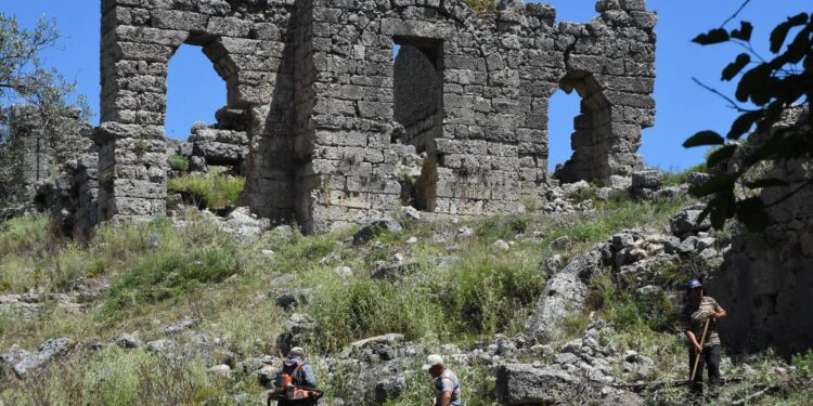 Antalya’daki Sillyon Antik Kenti turizme kazandırılıyor