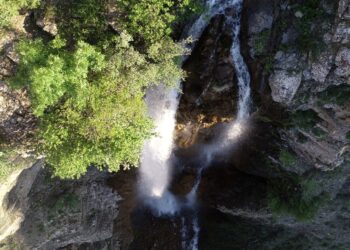 Bingöl’de ulaşımının zor olduğu Yoncalık Şelalesi dronla görüntülendi