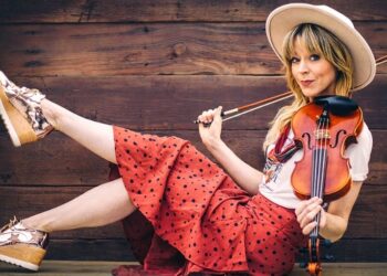 Ünlü keman virtüözü Lindsey Stirling Türkiye’ye geliyor