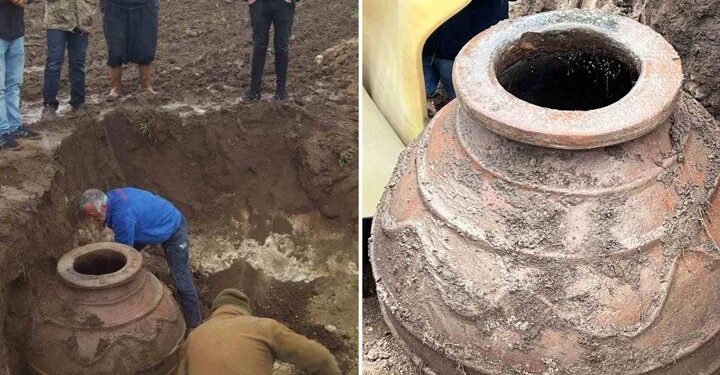 Tarla sürerken tarihi küp buldu