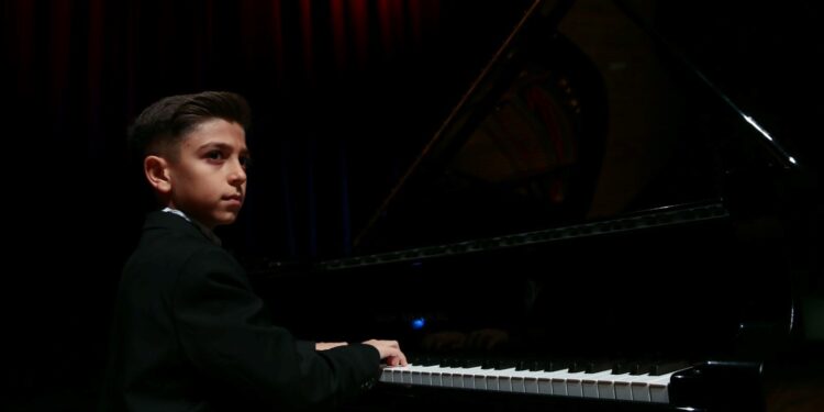 Piyanonun 11 yaşındaki Türk yeteneği Uluslararası Mozart Yarışması’nda birincilik kazandı