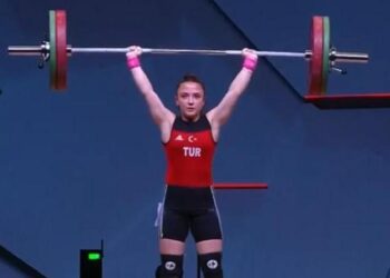 Milli halterci Cansu Bektaş’tan koparmada altın madalya