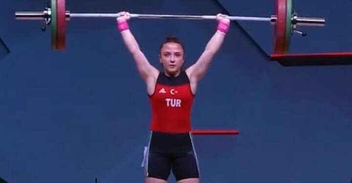 Milli halterci Cansu Bektaş’tan koparmada altın madalya