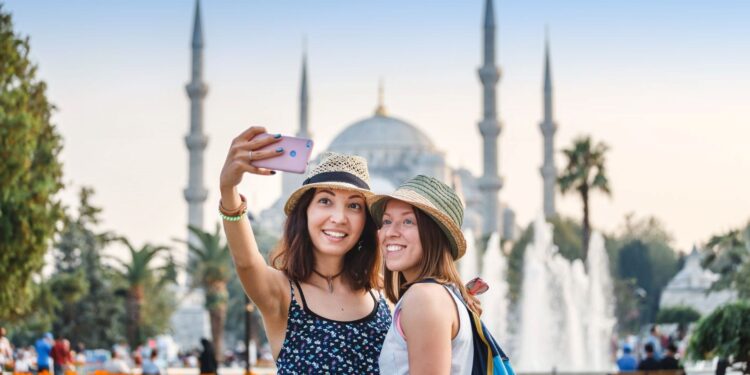 Kültür ve Turizm Bakanı Ersoy: En çok turist ağırlayan üçüncü ülke olmayı başardık