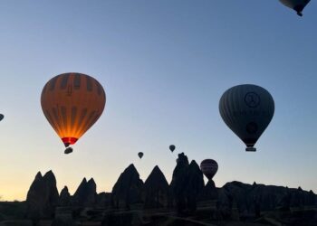 Kapadokya’yı 18 bin turist gökyüzünden izledi