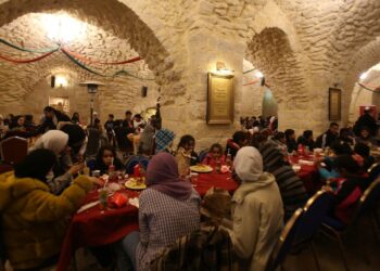 Ürdün’de kilisede yetim çocuklara iftar yemeği