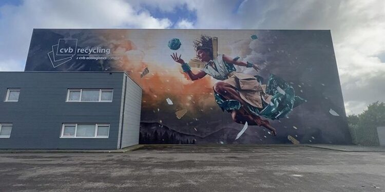 Hollanda’da geri dönüşüm fabrikasına çizilen resim 2022’nin en iyi duvar sanatı seçildi