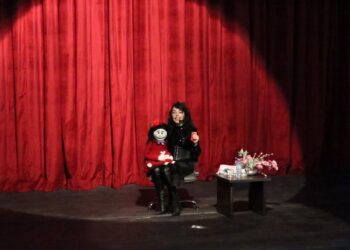 Burdur’da depremzede çocuklar için “kuklamanya” gösterisi düzenlendi