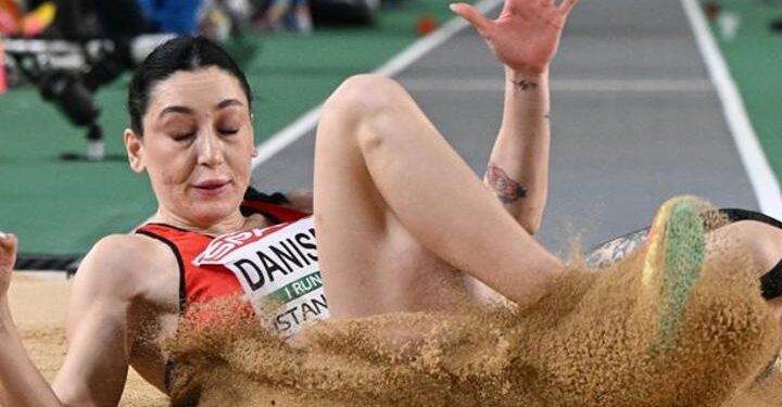 Tuğba Danışmaz altın madalyanın sahibi oldu