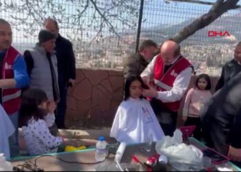 Gönüllü berberler Kahramanmaraş’ta depremzedelerle buluştu