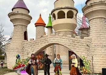 ‘Eni’nin Kalbi’ oyunu ile depremzede çocuklara moral turnesi