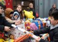 İngiltere’de çocuklar depremzede yaşıtlarına yardım için oyuncaklarını sattı