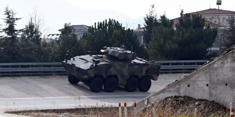 Yerli motorlu 8×8 Arma II görücüye çıktı