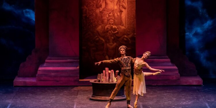 Dünyaca ünlü dansçı Petra Conti La Bayadere’de sahne aldı