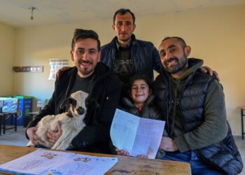 Okulun tek öğrencisi Zilan, ilk karnesini aldı