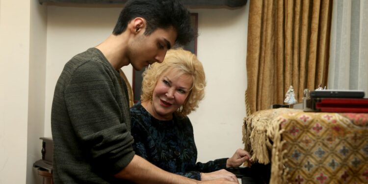 Kurye piyanist, Gülsin Onay’dan ders aldı