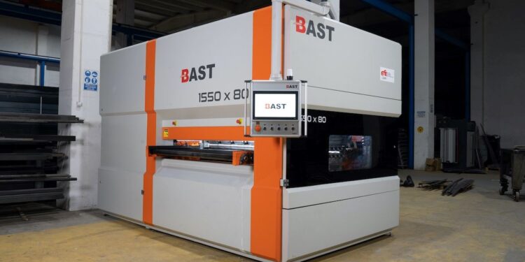 Yerli imkanlarla üretilen sac düzleştirme makinesi tanıtıldı