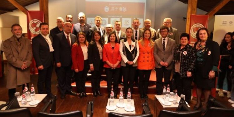 Efes Selçuk’ta hiçbir çocuk yatağa aç girmeyecek