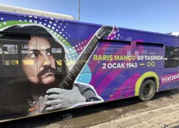 Doğum gününde unutulmadı: İETT otobüsü Barış Manço için yollarda