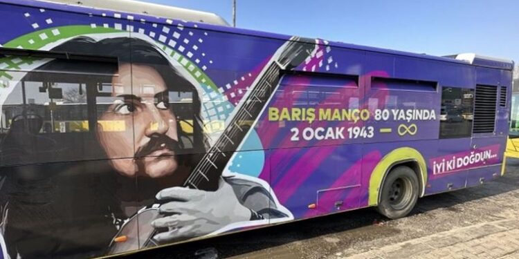 Doğum gününde unutulmadı: İETT otobüsü Barış Manço için yollarda