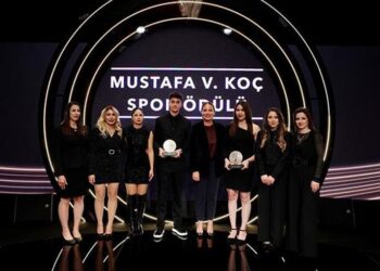 Golbol Kadın Milli Takımı ve Milli Yüzücü Kuzey Tunçelli’ye anlamlı ödül