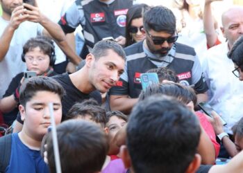 Dünya şampiyonu milli motosikletçi Toprak Razgatlıoğlu, memleketinde coşkuyla karşılandı!