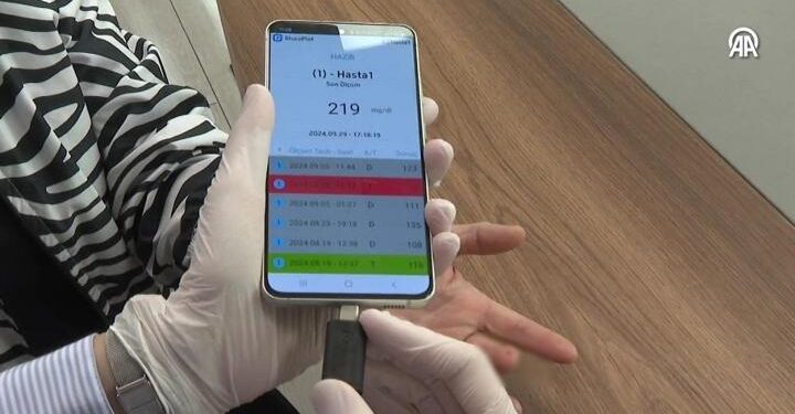 Türk bilim insanlarından hayatı kolaylaştıran buluş: Cep telefonu ile anlık şeker takibi