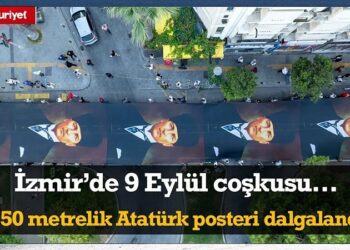 İzmir’de 9 Eylül coşkusu… Sokaklarda 350 metrelik Atatürk posteri dalgalandı