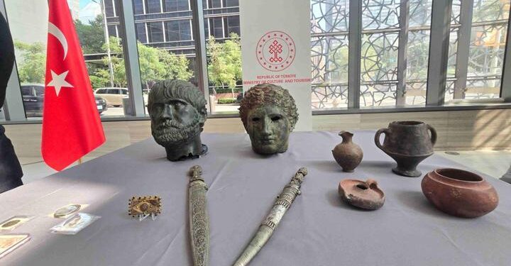 ABD’deki 14 tarihi eser Türkiye’ye iade edildi