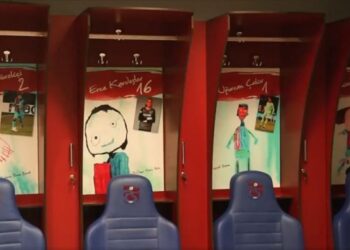 Engelli çocuklardan Trabzonsporlu futbolcuları mutlu eden sürpriz