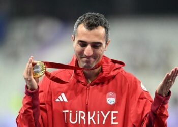 100 metrede altın madalya! Milli atlet Serkan Yıldırım’dan para atletizmde bir ilk…