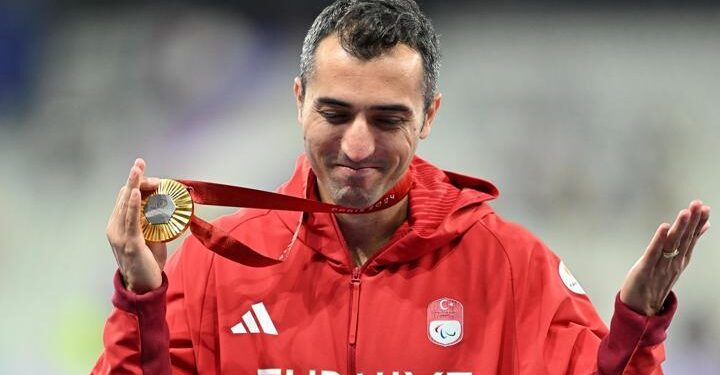 100 metrede altın madalya! Milli atlet Serkan Yıldırım’dan para atletizmde bir ilk…