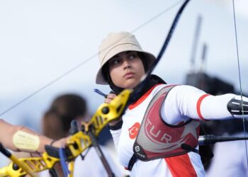 Milli okçu Elif Berra Gökkır, Paris 2024’e tarihi bir başlangıç yaptı!