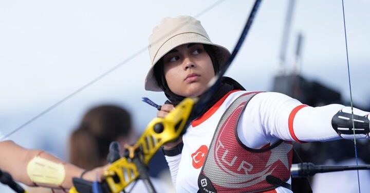 Milli okçu Elif Berra Gökkır, Paris 2024’e tarihi bir başlangıç yaptı!
