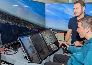 Otizmli çocuklar F-16 simülatöründe